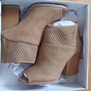 Qupid Women's Tan Peep-Toe Ankle Boots